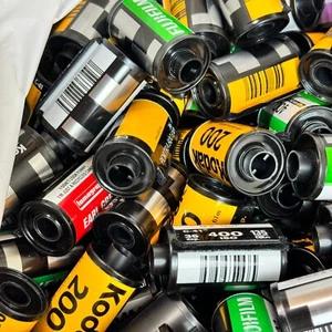 Lot of (18 pcs) Empty Assorted 35mm Film Cartridges Cassettes - Picture 1 of 5