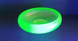 4" FENTON Florentine Green Iridescent Stretch Glass Cupped Bowl UV Glow PT1 - Picture 1 of 5