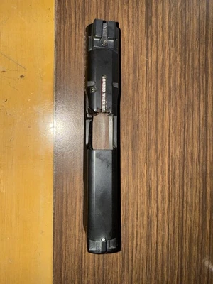 Smith & Wesson S&W M&P M2.0 9 毫米紧凑型 4.25 英寸黑色原始设备制造商幻灯片,符合 CA 标准 LCI — 第 1/3 张图片