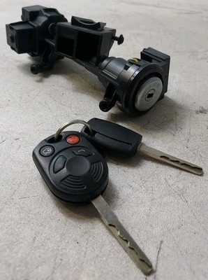 Conjunto de cilindro de bloqueo de interruptor de encendido Ford Focus 12-14 2 llaves OEM D7520013-18D Foto 1 de 4