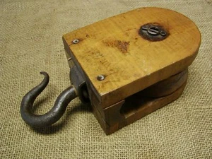 Polea antigua antigua de colección de madera y hierro forjado a mano para granja - Imagen 1 de 1