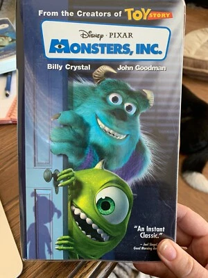 Pixar’s Monsters, Inc. (VHS, 2002, Clam Shell) Foto 1 de 4