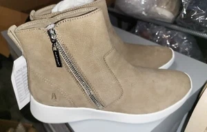 Hush Puppies Women's Modern Work Zip Ankle Boot 7M Beige Nubuck Leather Zip-Up - Picture 1 of 18