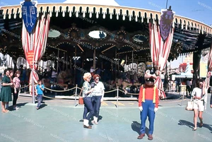 Disneyland Disney King Arthur Carrousel Goofy 1964 Original 35mm Foto Dia - Bild 1 von 1
