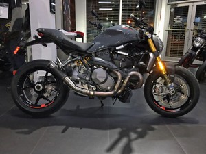 Ducati Monster 1200 S 