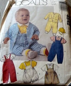 *VTG BABY JACKE LATZHOSE STRAMPLER OBERTEILE MÜTZE Schnittmuster GR. Newborn-Small - Bild 1 von 1