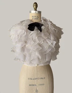 Vintage Couture Organza Rüschen Hemd mit schwarzer Schleife RAR Neu mit Etikett 60er Jahre Perlenknöpfe - Bild 1 von 10