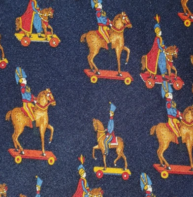 SALVATORE FERRAGAMO ~ CORBATA DE NAVIDAD PARA HOMBRE ~ SOLDADOS DE JUGUETE DE MADERA ~ 57" Foto 1 de 4