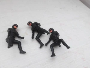 TIMPO 1.32 PLASTIC SWOPPET FIGURES - FROGMEN , SPARES ONLY,SEE PHOTOS FOR BITS - Picture 1 of 2