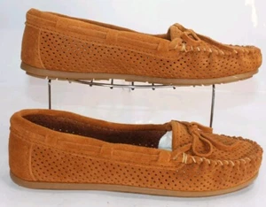 Minnetonka Women's Sz 7 Brown Lisa Perforated Suede Slip on Flat Moccasins - Picture 1 of 13