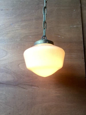 Antiguo 8" Banco Escolar Luz de Techo Vidrio Lecheo Globo De Colección Metal 320-25E Foto 1 de 4