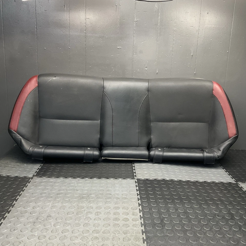 Cojín de asiento inferior trasero Subaru WRX STI 2015-2020 cuero OEM Foto 1 de 4