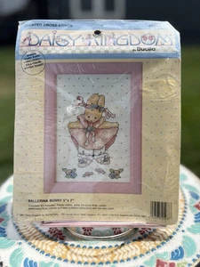 BUCILLA DAISY KINGDOM BALLERINA BUNNY AND MEADOW BUNNY KIT PINK FRAME 5"x7" - Picture 1 of 3