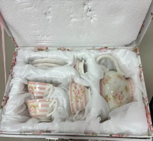 Kinder Teeset Porzellan zierlich rosa Rosen Tupfen Untertassen GEBRAUCHT - Bild 1 von 3