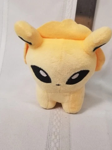 Pokemon Plush Pokedoll JOLTEON 2010  4" Tall Cover