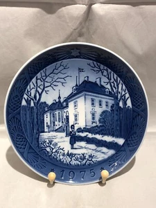 Royal Copenhagen Weihnachtsteller 1975 - Schmuck Ottaviani Rom ab 1894 - Bild 1 von 3