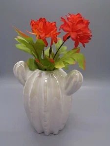 *NEW* White Desert Snow Cactus Bud Succulent Ceramic Vase 4.5"×3.38"×5" Decor - Picture 1 of 8