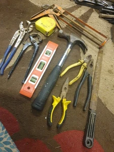RESTPOSTEN HANDWERKZEUGE DIY KRALLENHAMMER ZANGE NAGELZIEHER SCHLÜSSEL FEILE BOOT WASSERWAAGE - Bild 1 von 7