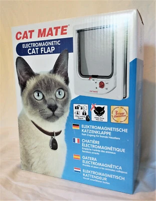 Solapa electromagnética para gato Cat Mate, blanca Foto 1 de 3