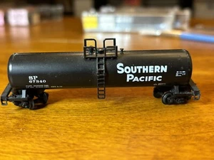 N Scale Roundhouse 8441 SP Modern Single Dome Tank Car  #67340 Original Case - Picture 1 of 9
