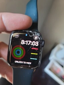 Apple Watch Series 6 Space Gray Aluminum Case Black Band Locked Parts Only - Photo 1 sur 4