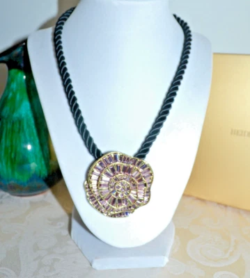 Nuevo $248 HEIDI DAUS "Baguette Rose" Pin AMATISTA Cristales Cordón Retorcido Negro Foto 1 de 4
