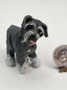De colección Esculpido SCHNAUZER Perro 1:12 Casa de Muñecas Miniatura Mascota Doxie Cachorro ÚNICO EN SU CLASE - Imagen 1 de 9