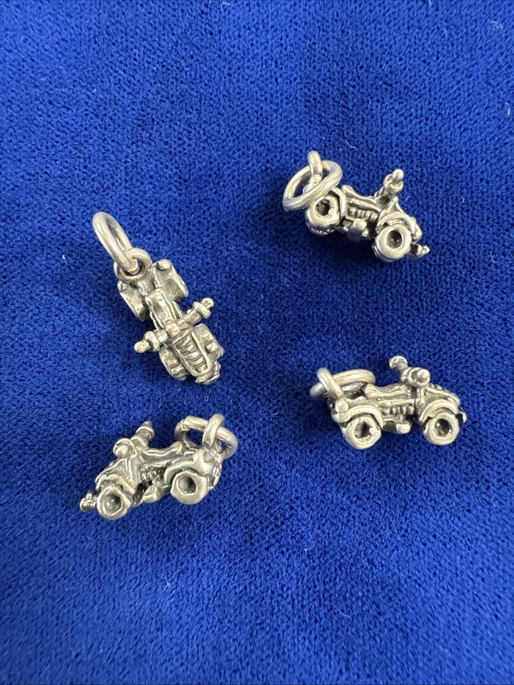 Berloque de motocicleta prata esterlina pequeno ATV 4 quatro rodas - Imagem 1 de 1