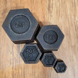 Vintage Set Of Hexagonal Cast Iron Scale Weights 2KG, 1KG, 500g, 200g, 100g - Picture 1 of 13