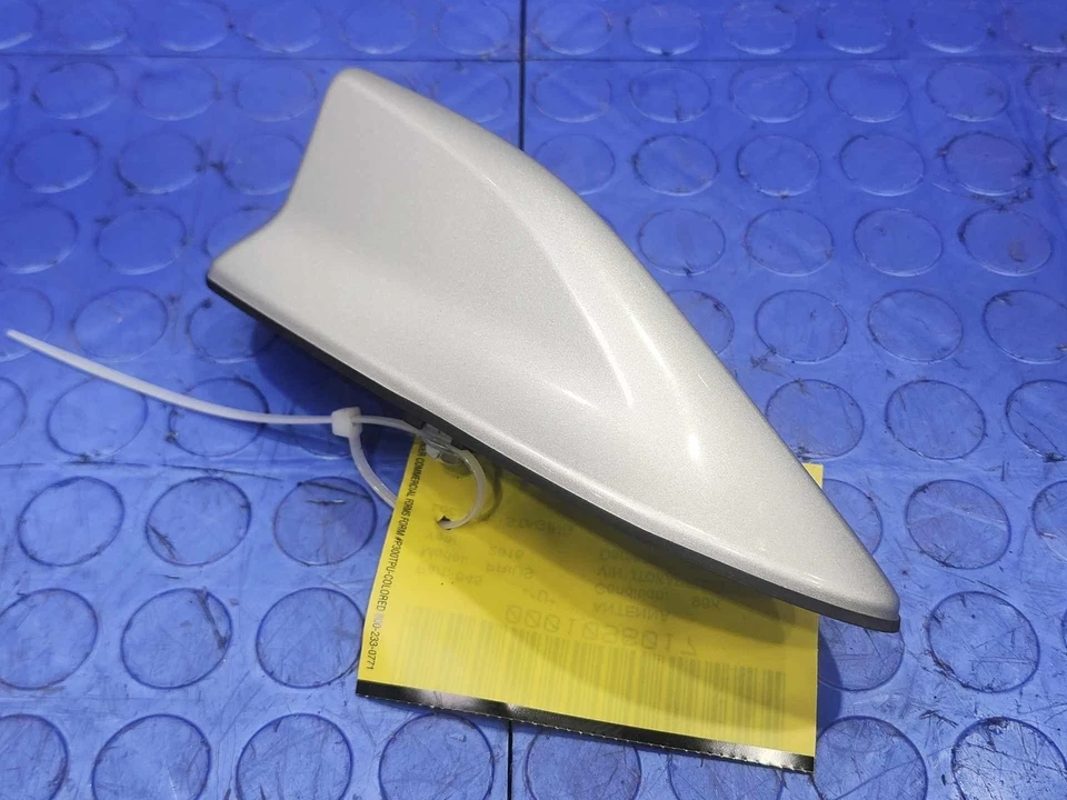 Conjunto de antena de radio satelital Toyota Prius 16-21 plateada 1F7 OEM 86960-47050 Foto 1 de 4