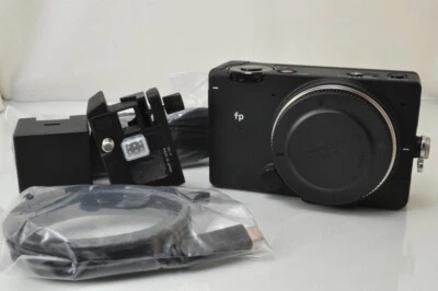 [MINT++]SIGMA fp L 61MP Full Frame Mirrorless Digital Camera Body #6238 - Image 1 of 4