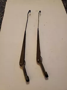 1991 1997 Isuzu Rodeo LEFT & RIGHT WINDSHIELD WIPER ARMS OEM - Picture 1 of 6