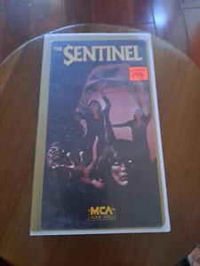 The Sentinel VHS Horror 1977 MCA Home Video TESTED Jeff Goldblum Hardcase  - Picture 1 of 8