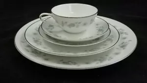 Noritake China Wellesley 5 Piece Place Setting 6214 EUC Aquamarine Floral - Picture 1 of 10