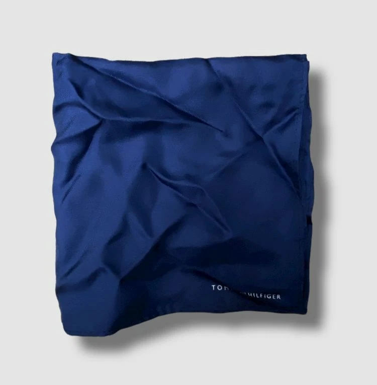 $38 Tommy Hilfiger Hombre Azul Sólido Satén Bolsillo Cuadrado Foto 1 de 1
