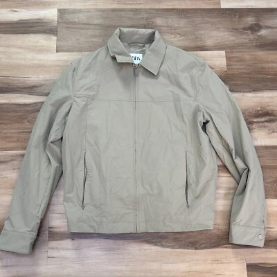 Chaqueta cortavientos Zara para hombre mediana caqui cremallera completa bombardero confort rendimiento Foto 1 de 4