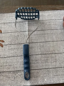 Schiacciapatate portatile vintage Bonny USA con manico ergonomico MCM blu - Foto 1 di 5