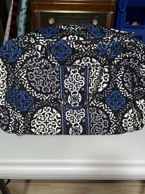 Vera Bradley Duffle Pequeno em Canterberry Colbalt Azul e Branco - Imagem 1 de 4