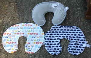 Baby Boppy Kissen mit 3 abnehmbaren Bezügen Wale Wald Regenbogen süß Posten 4 Stück süß - Bild 1 von 9