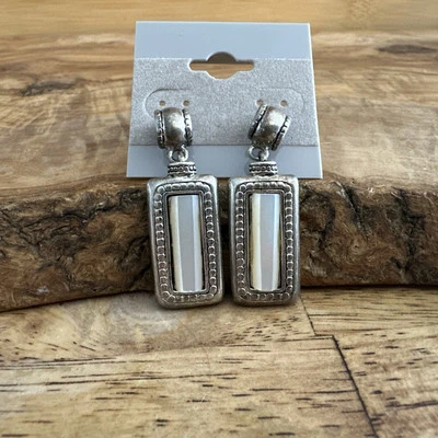 Pendientes colgantes de madreperla enchapados en plata firmados por Premier Designs Foto 1 de 3