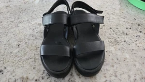 Everlane size 7 Black Leather Platform sandal - velco closure; EUC - Picture 1 of 5