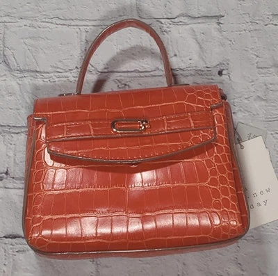 Новый день искусственного крокодила мини трапеции сумка через плечо с верхней ручкой  - Изображение 1 из 4