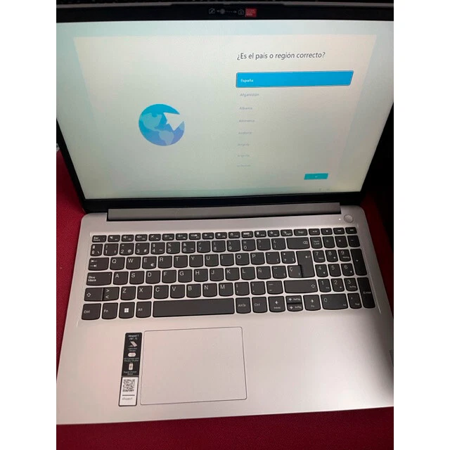 Portátil Lenovo Ideapad 1 15ADA7 AMD 3020E 8GB RAM 256GBSSD W11 *Tiene un golpe* - Imagen 1 de 4
