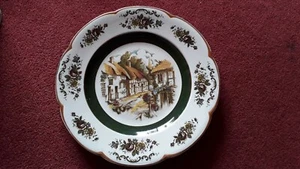 Wood And Sons Ascot Platzteller. Englische Country Village Szene - Bild 1 von 3
