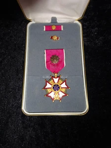 Original LEGION OF MERIT Officer US Orden Vietnam Korea old! in Box im Etui - Picture 1 of 15