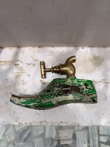Zapato de madera tallado a mano molde gancho colgante de pared pintado rústico - Imagen 1 de 14