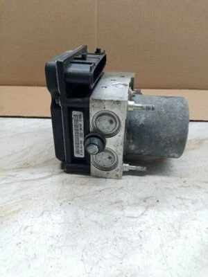 Used ABS Pump and Motor Assembly fits: 2009 Subaru Legacy Pump w/vehicle dynamic Foto 1 de 4