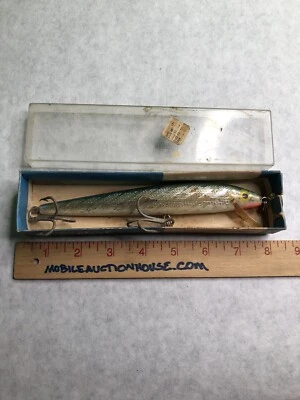 Vintage Rebel Minnow 7 1/2 inch 401 Silver Crankbait Fishing Lure Collectible - Image 1 of 4
