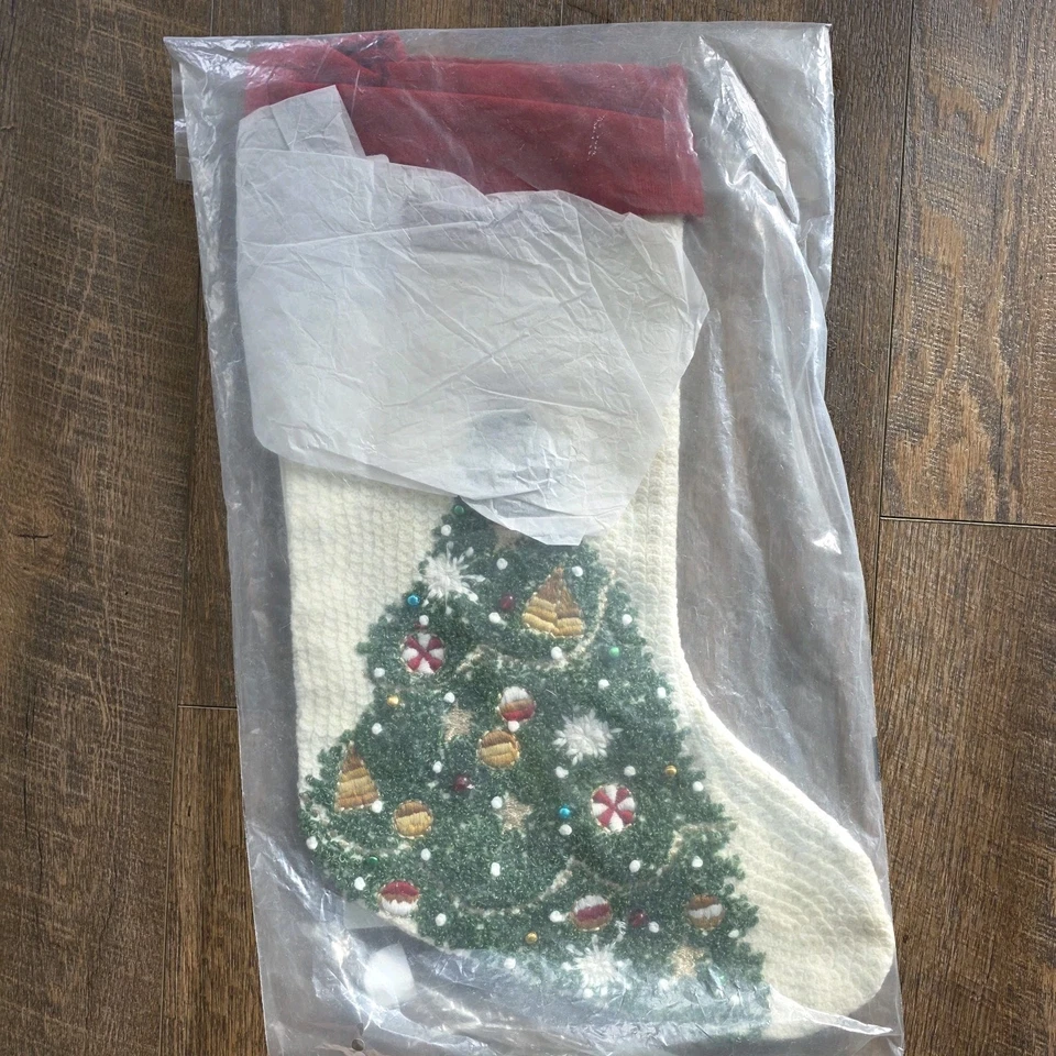 Medias de árbol de Navidad marfil crewel iconos navideños granero de cerámica nuevas con etiquetas Foto 1 de 1