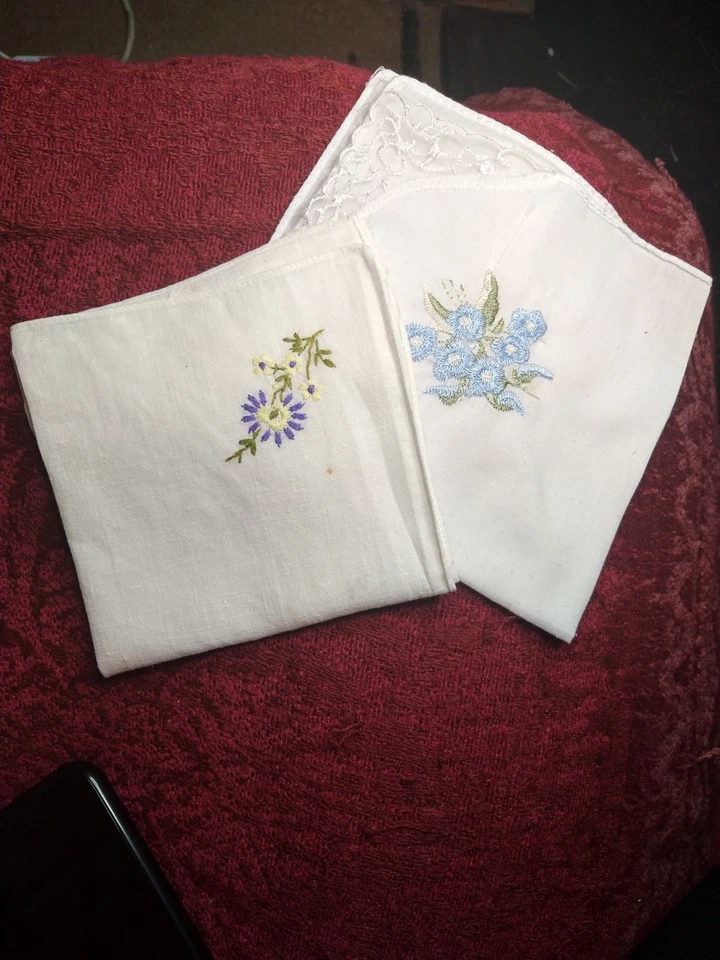 2 Vintage Retro Antique Embroidered, Lace Cornered Ladies Hankies  💯 cotton  - Image 1 of 1